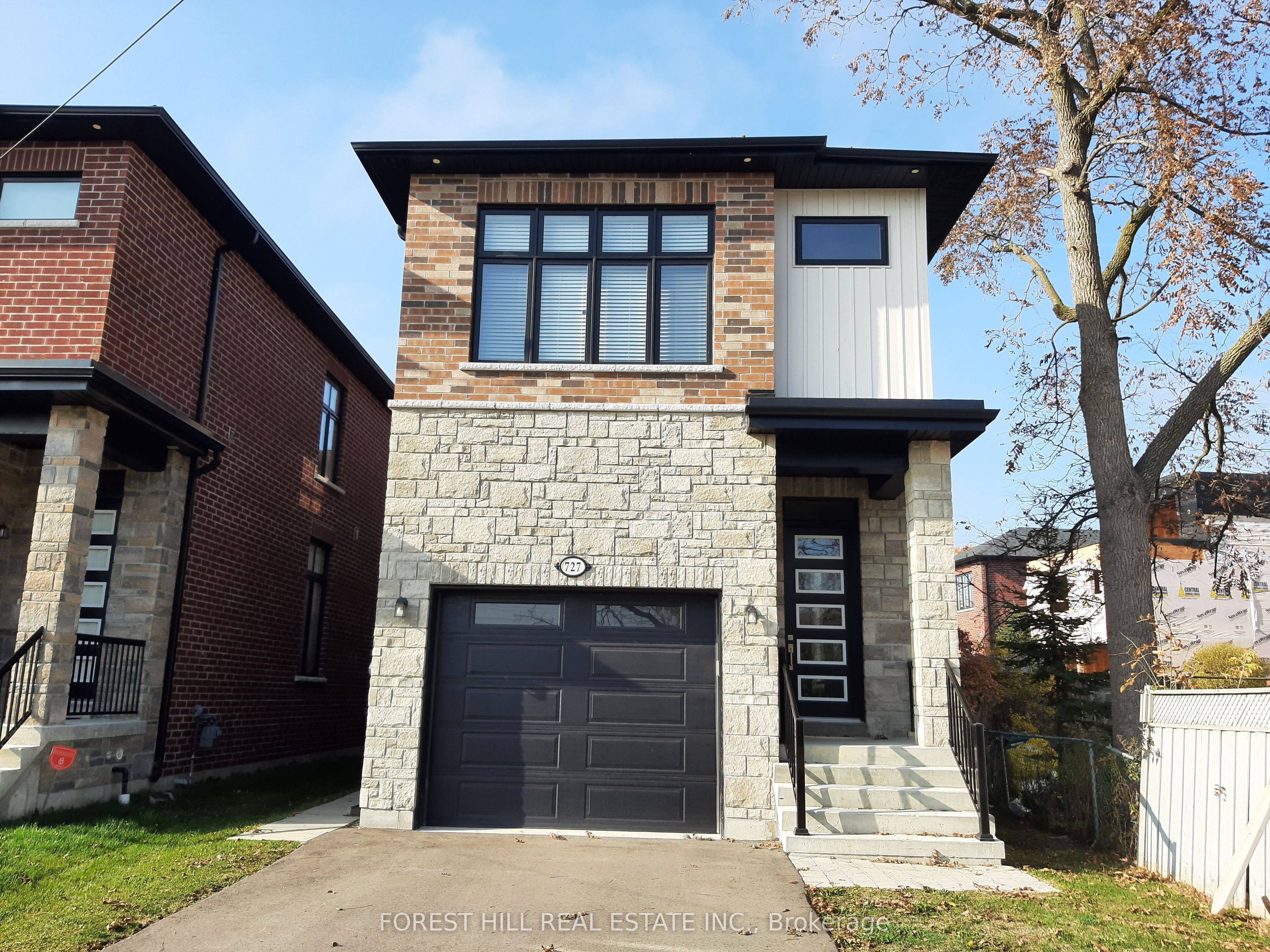 Additional image 2 of 727 Ebony Avenue, Mississauga, ON, L5E 1A1