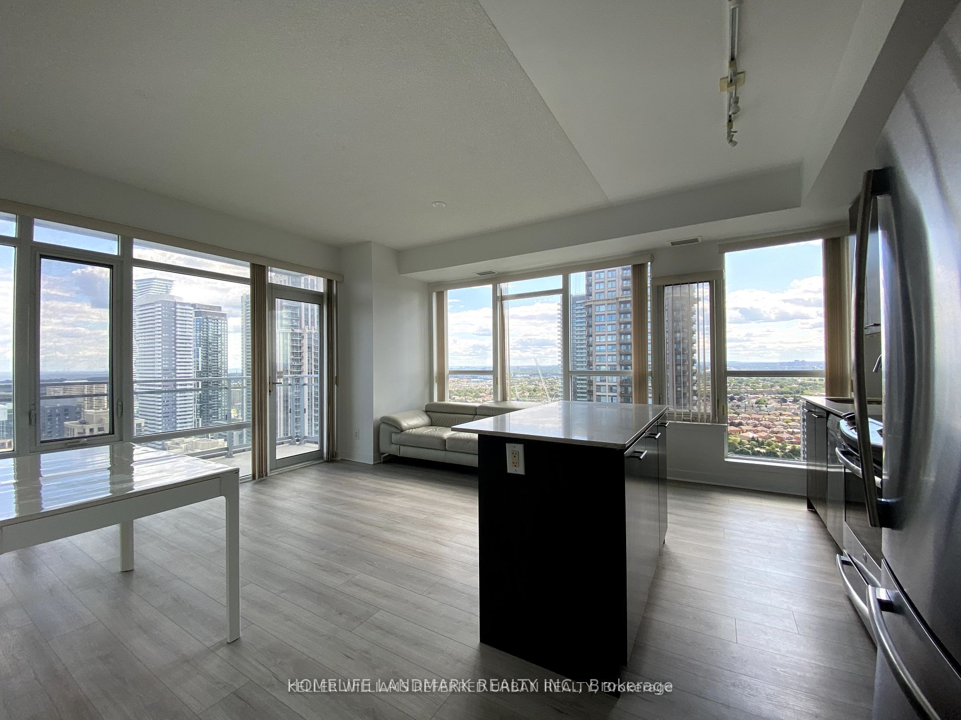 Additional image 3 of 2605-360 Square One Drive, Mississauga, ON, L5B 0G7