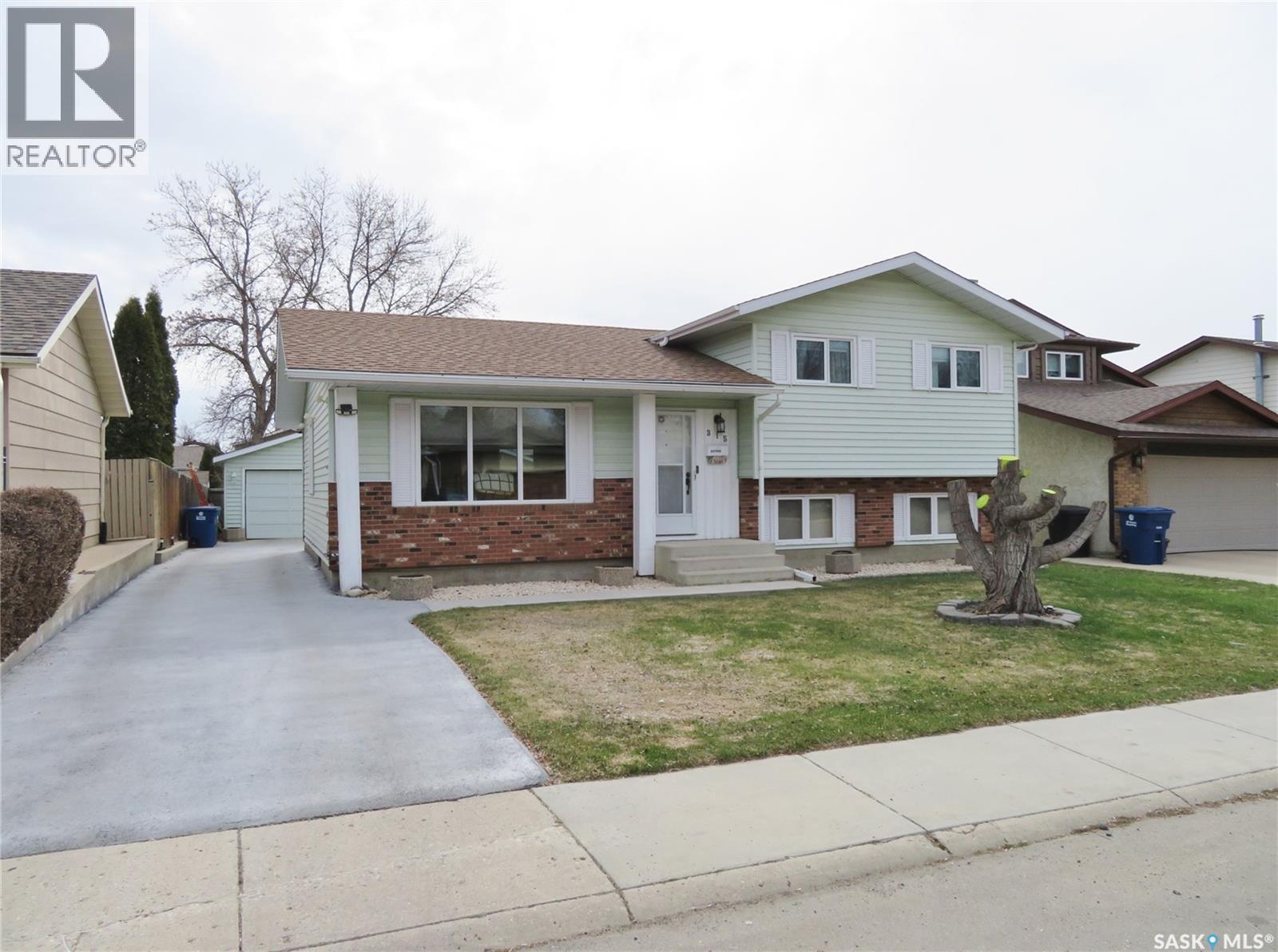 315 Benesh CRESCENT