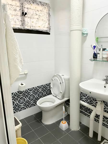 854 Tampines Street 82 photo 3