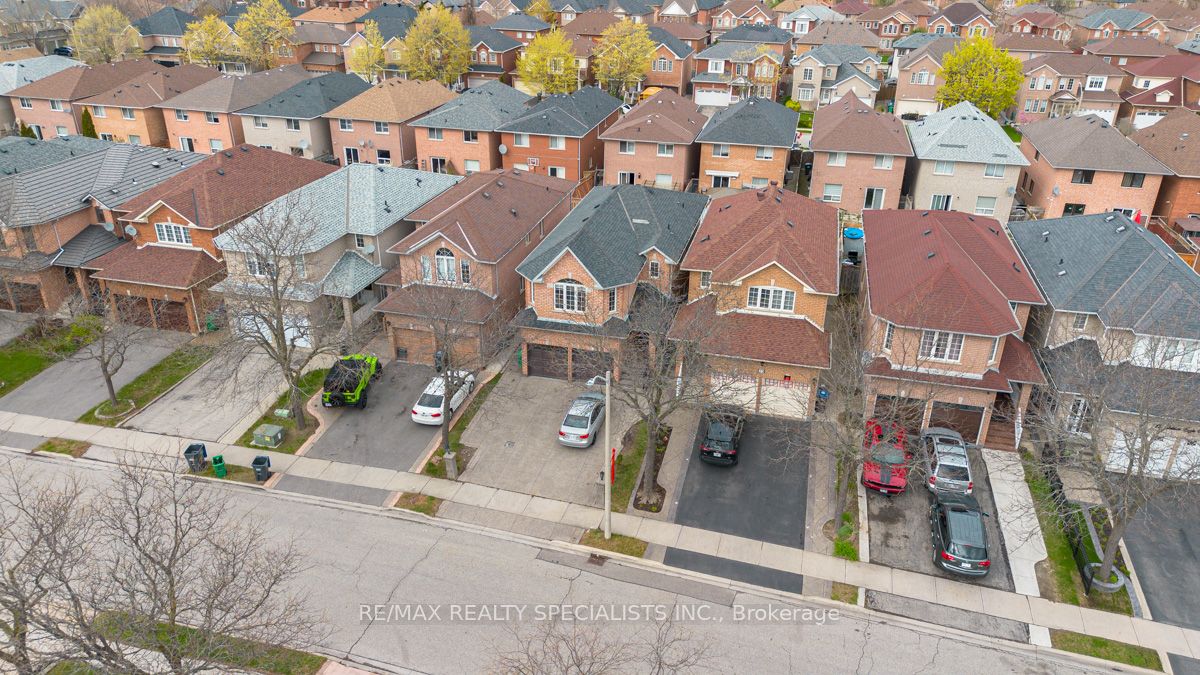 25 Golden Eagle Road, Brampton, ON, L6R 1Z4