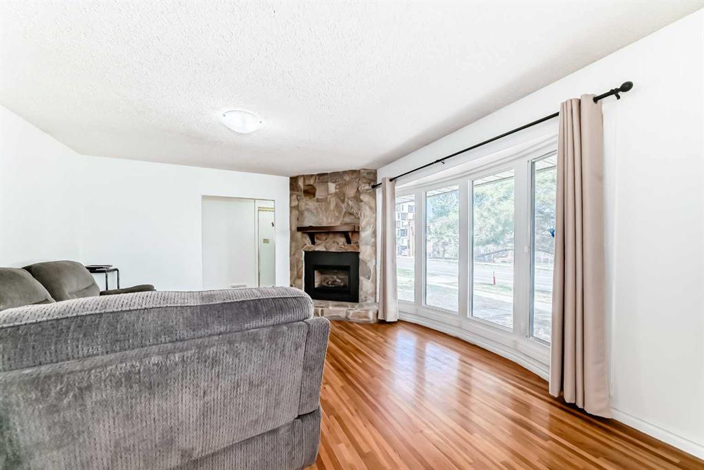 Additional image 5 of 2215 37 Street SW, Calgary, AB, T3A 3A5