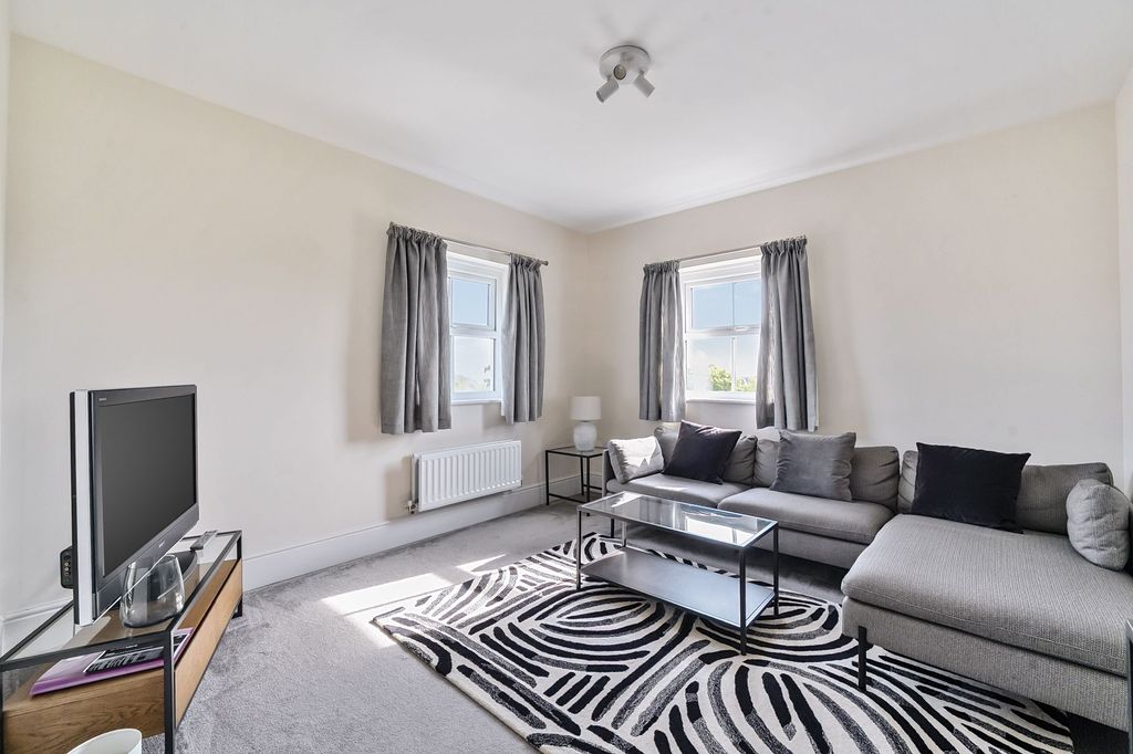 2 bed flat for saleSanders Walk, 16 Sanders Walk HG1 photo 2