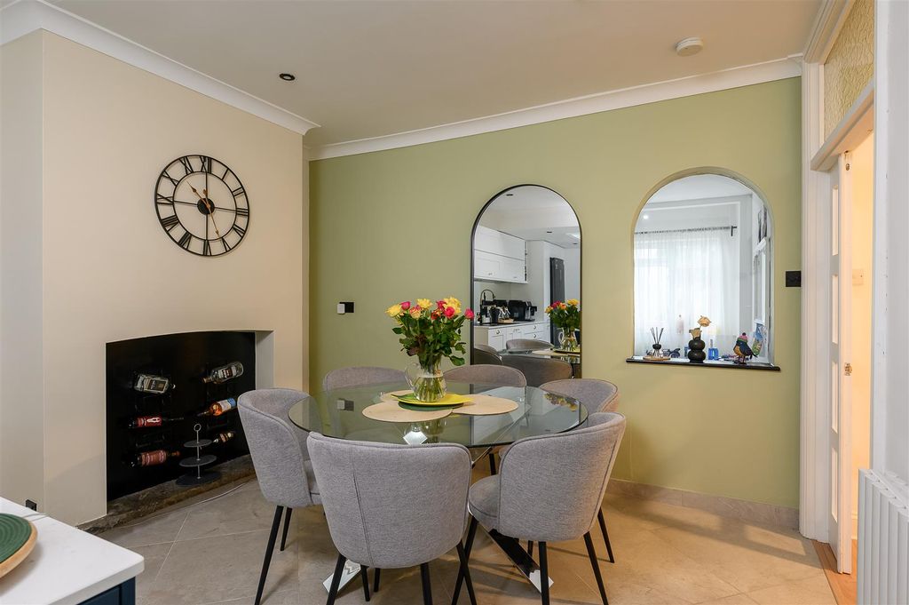 Additional image 3 of 5 bed semi-detached house to rentHopgrove Lane North, Malton Rd, York YO32