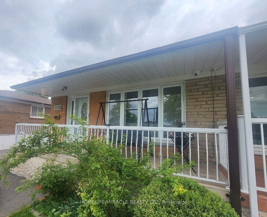 3528 Laddie Crescent, Mississauga, ON, L4T 1N1