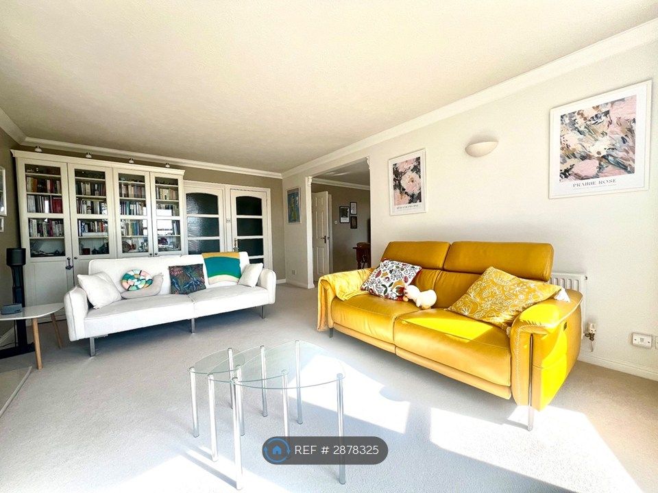 Additional image 3 of 2 bed flat to rentBeach Crescent, Littlehampton BN17