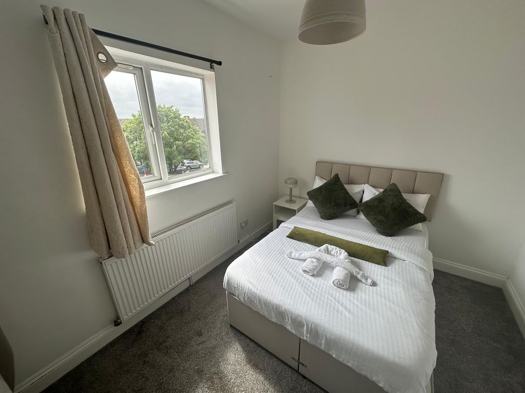 Additional image 4 of 2 bed flat to rentAbington Square, Northamptonshire NN1