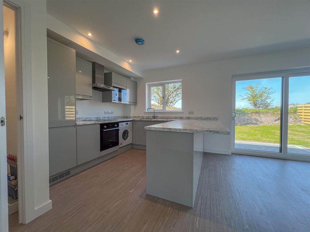 Additional image 3 of 3 bed semi-detached house to rentHouse 22, Oatlands Road, Andreas IM1