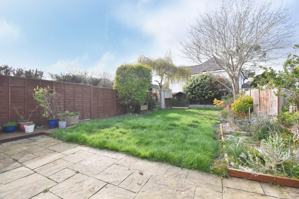 Additional image 12 of 4 bed semi-detached house to rentMolesey Road, Walton-On-Thames KT12