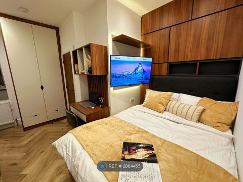 Deluxe, Derby DE1, Studio to rent