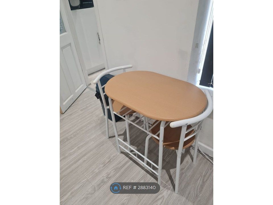 Additional image 2 of Room to rentCentral St, Hengoed CF82