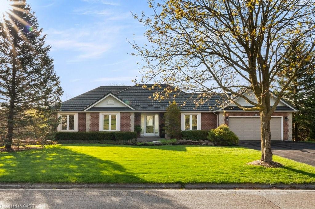 15 Manresa Court, Guelph, ON, N1E 0N8
