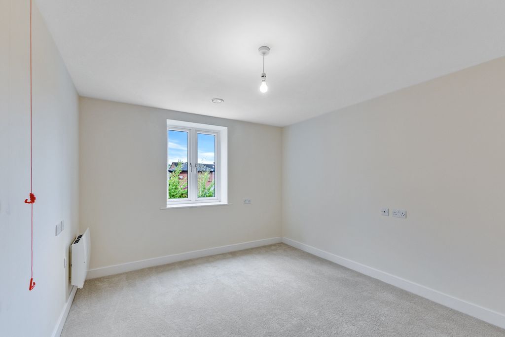 Additional image 3 of 2 bed flat to rentThe Moors, Thatcham RG19