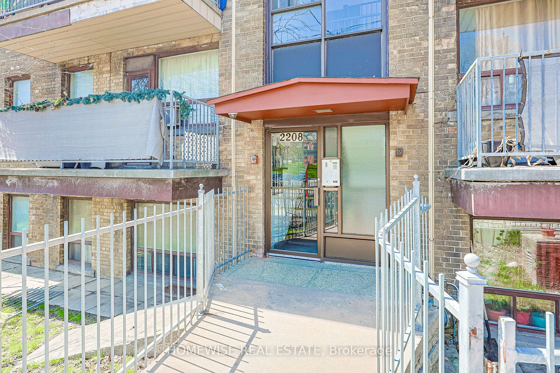 102-2208 Dufferin Street, Toronto, ON, M6E 3R8