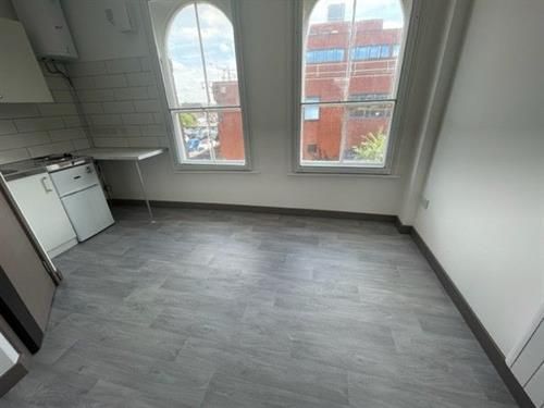 Studio to rentRothesay Road, Luton LU1 photo 2