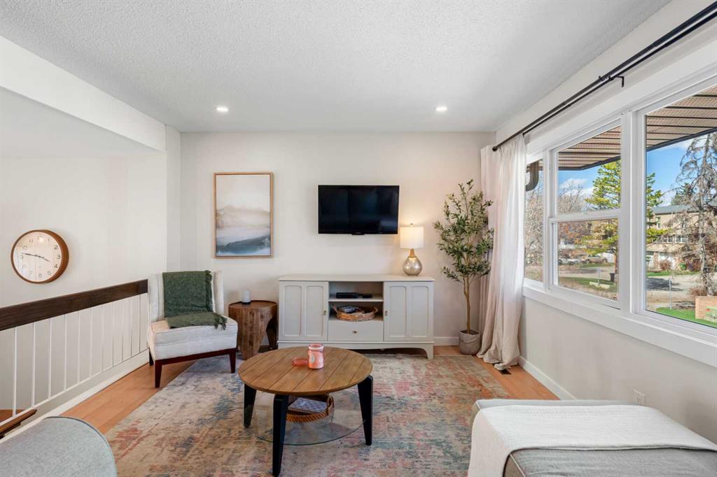 Additional image 4 of 114 Brae Glen Lane SW, Calgary, AB, T2W 1B6