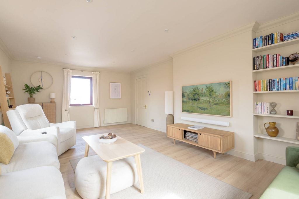 2 bed flat for sale3 The Courtyard, Easter Broomhouse Steading, Dunbar EH42 photo 4