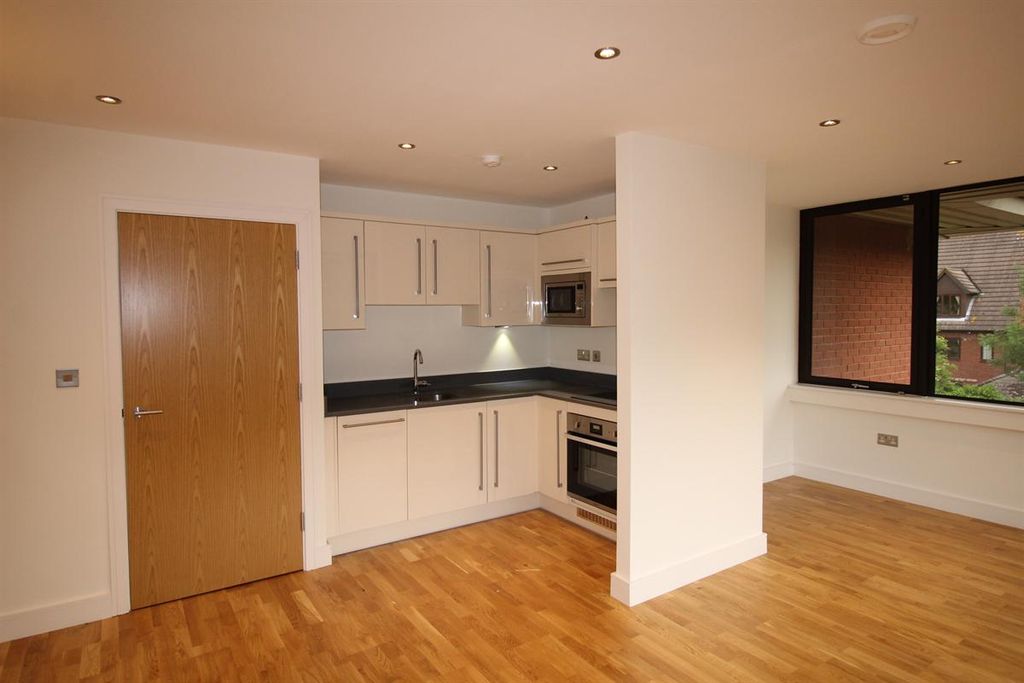 Additional image 4 of Studio to rent26 Weirview Place, Weyside Park, Godalming GU7