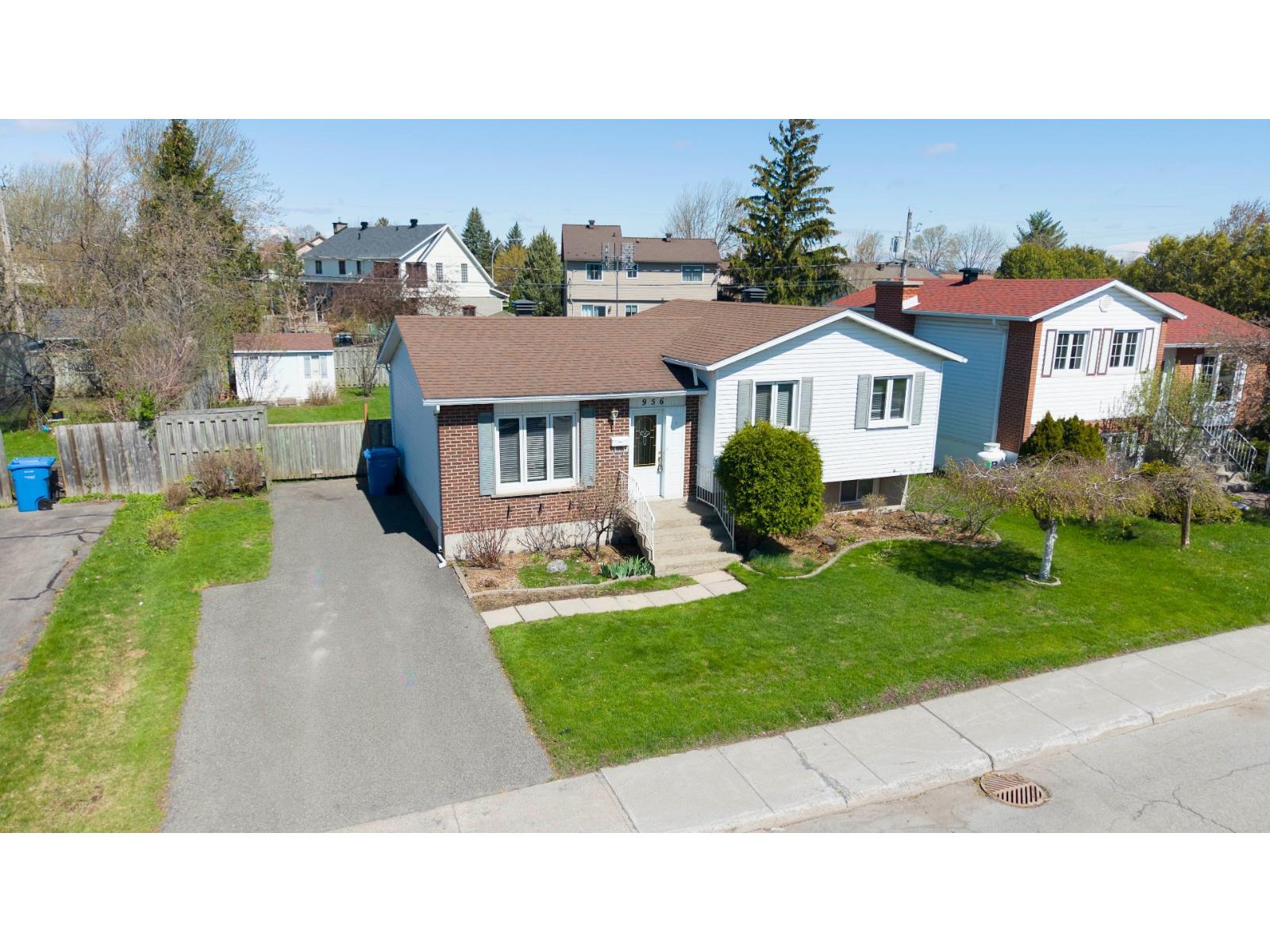 956 Rue Jude