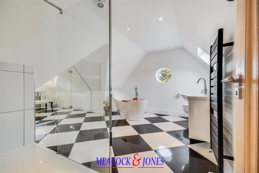 Additional image 20 of 5 bed detached house to rentRoundwood Avenue, Hutton Mount, Brentwood CM13