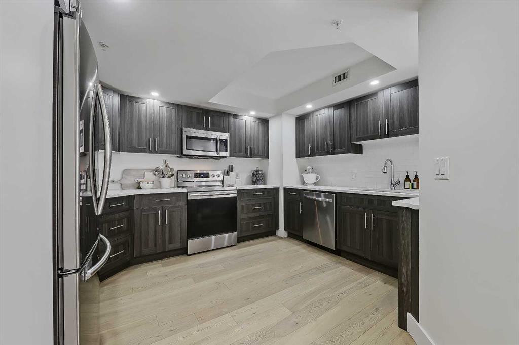 Additional image 3 of 902-200 La Caille Place SW, Calgary, AB, T2P 5E2