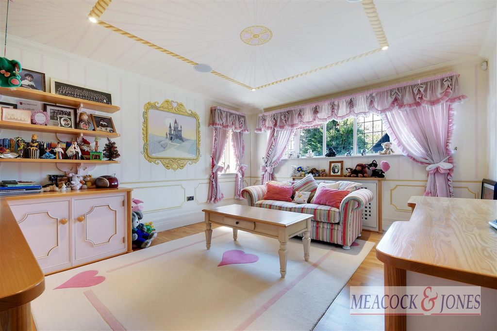 Additional image 23 of 7 bed detached house for saleHutton Mount, Brentwood CM13