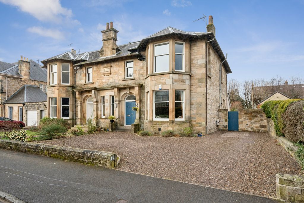 4 bed semi-detached house to rentClarendon Place, Stirling, Stirlingshire FK8
