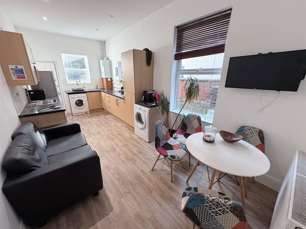 Additional image 3 of 1 bed property to rentSomers Road, Southsea PO5