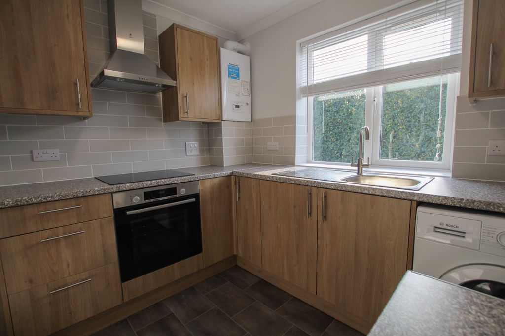 Additional image 5 of 2 bed flat to rentStroud Green, Newbury RG14