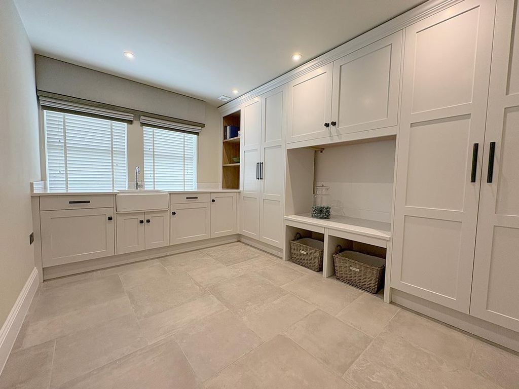 Additional image 7 of 4 bed property to rentHarewood Avenue, Harewood, Leeds LS17