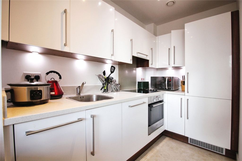 Additional image 3 of 1 bed flat for sale310 Kings Road, Reading RG1
