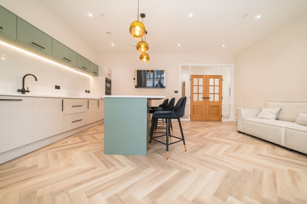 Additional image 7 of 3 bed flat to rentPark Place, City Centre CF10