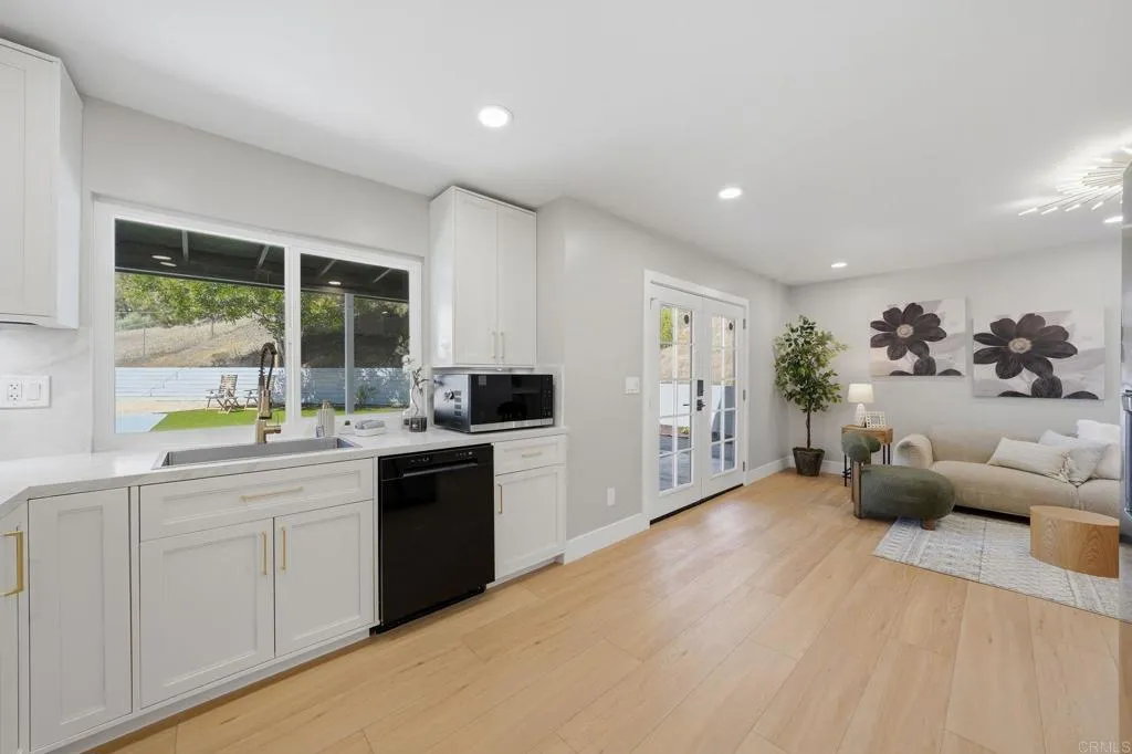 Additional image 16 of 2640 Chestnut Avenue, Carlsbad, CA 92010