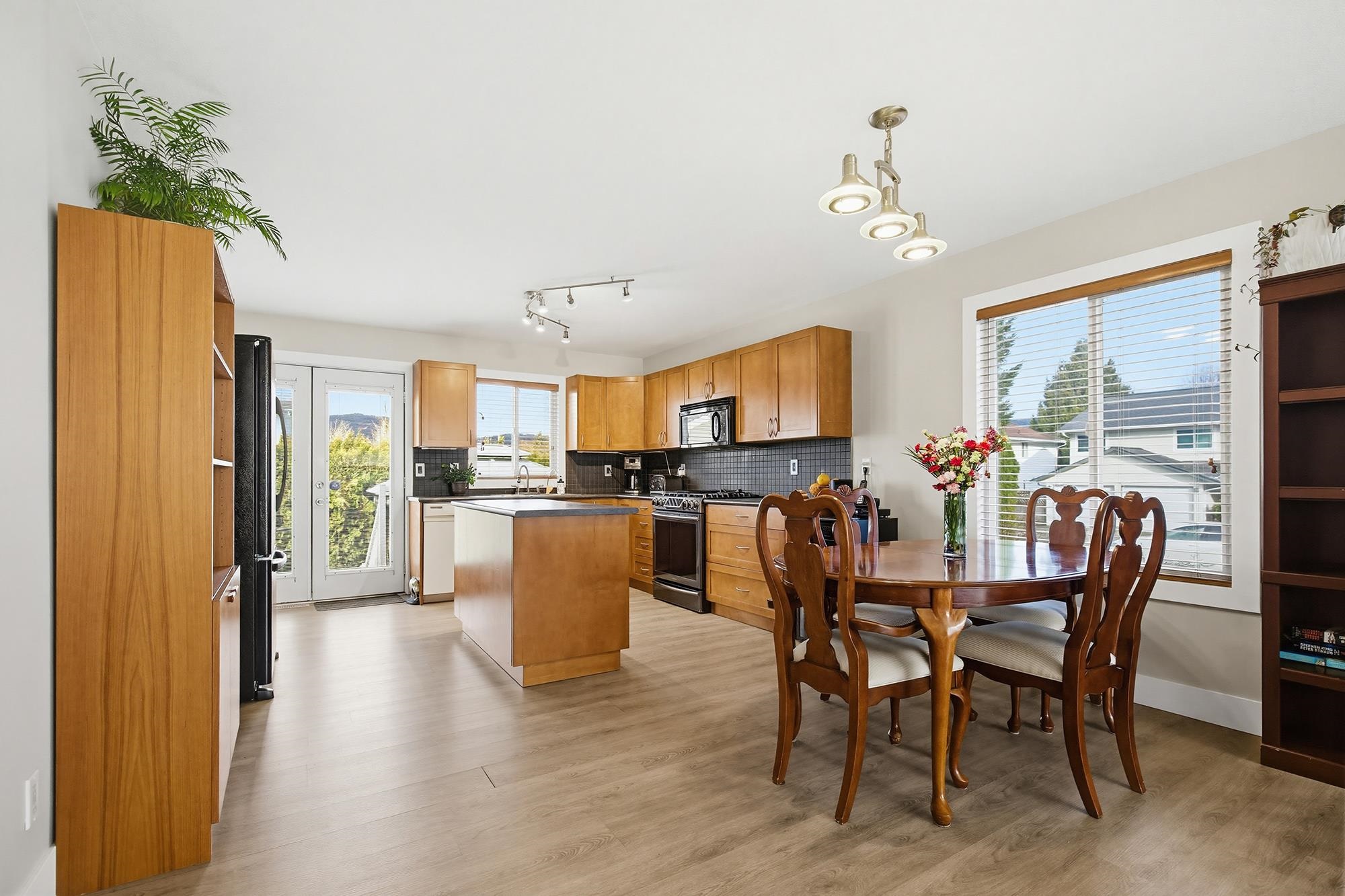 Additional image 4 of 33275 Cherry Avenue, Mission, BC, V2V 2V3