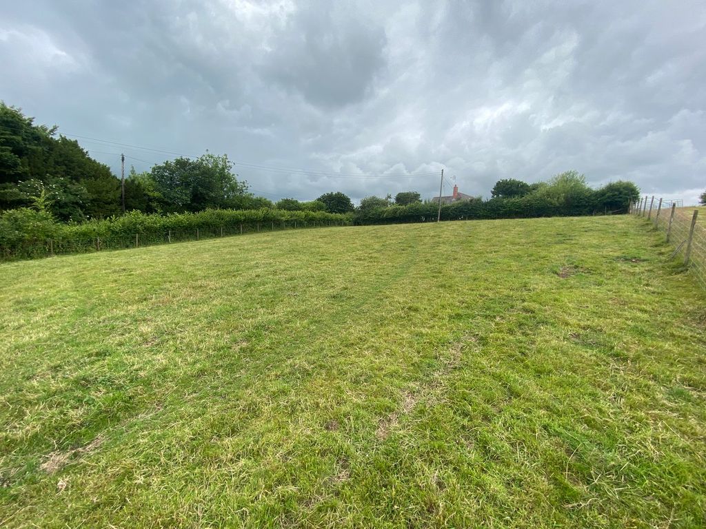 4 bed detached house for saleDrefach, Llanybydder SA40 photo 3
