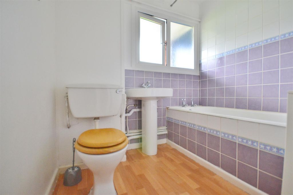 Additional image 8 of 2 bed flat to rentCurlew Close, Haverfordwest SA61