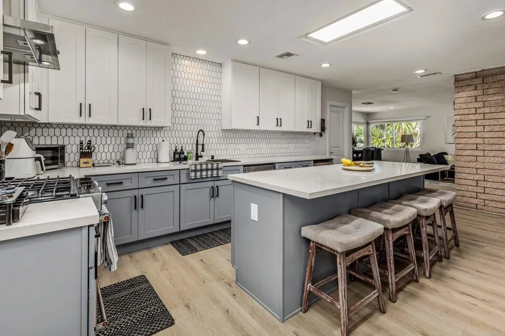 Additional image 9 of 3851 Curtis Street, San Diego, CA 92110