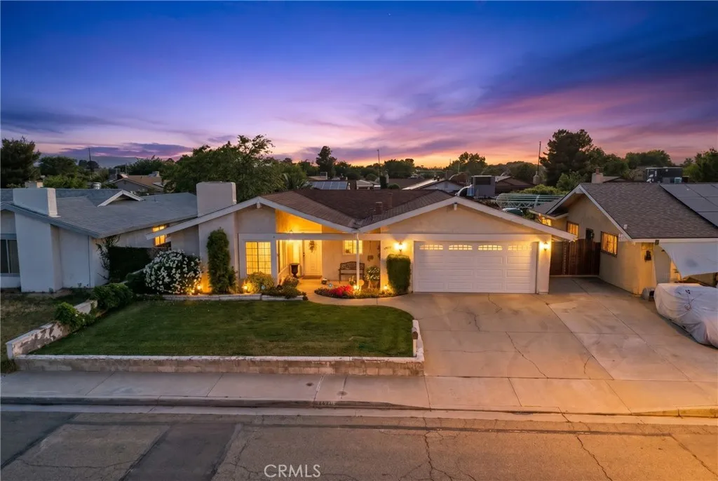 44933 Hanstead Avenue, Lancaster, CA 93535 photo 2