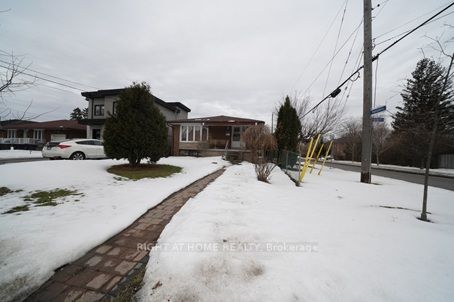 35 Beckett Avenue, Toronto, ON, M6L 2B3