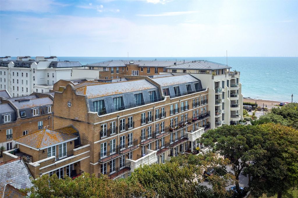 2 bed flat to rentSteyne Gardens, Worthing, West Sussex BN11