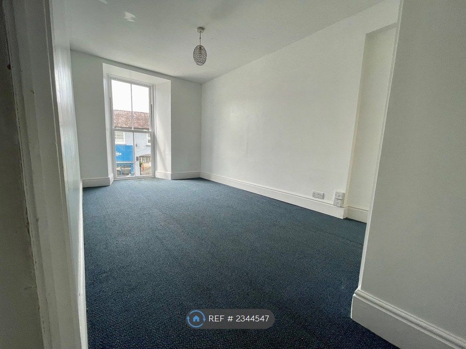 Additional image 3 of 3 bed flat to rentBridge Street, Newcastle Emlyn SA38