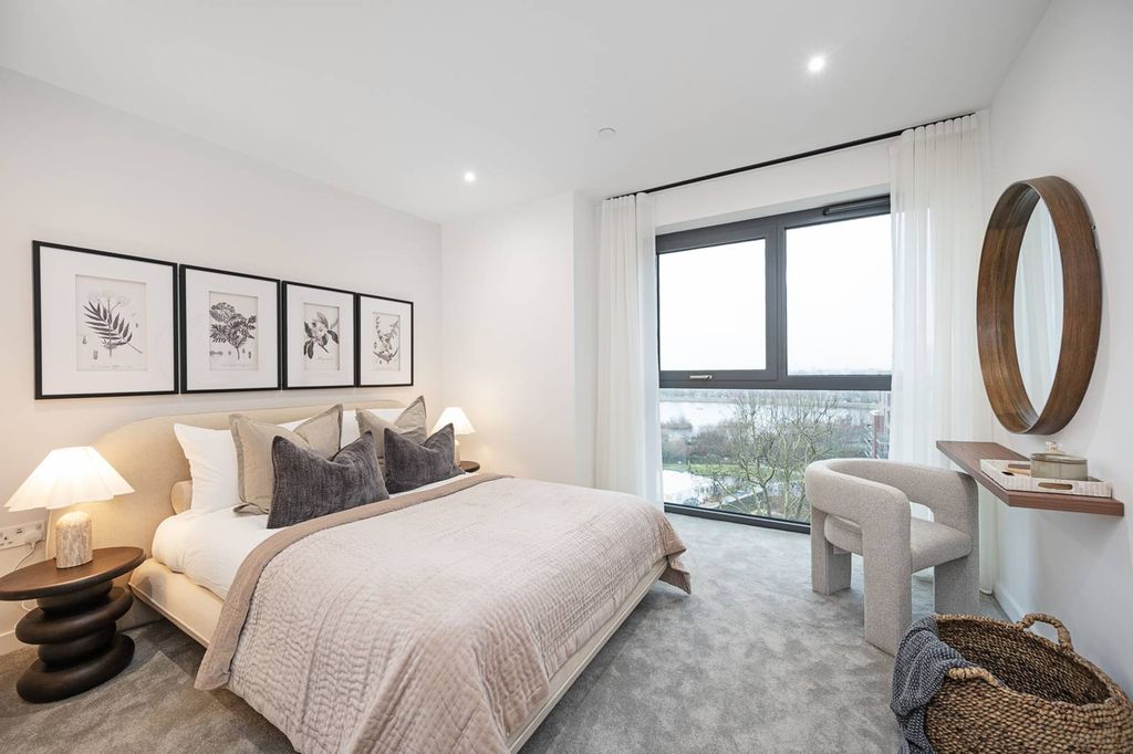 Additional image 3 of 3 bed flat for saleWoodberry Down, Finsbury Park N4