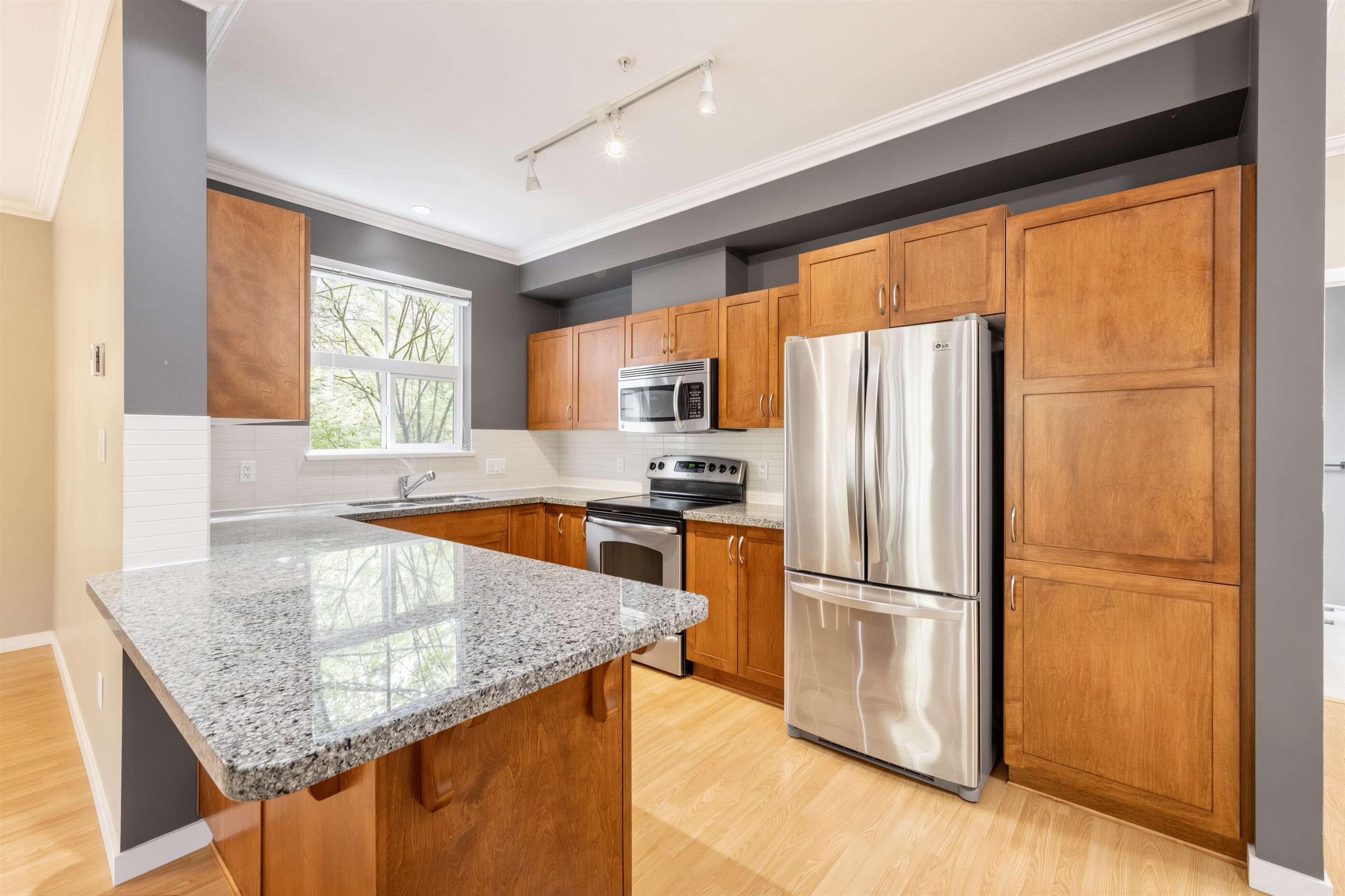 Additional image 3 of 107-33338 Bourquin Crescent E, Abbotsford, BC, V2S 1Y1
