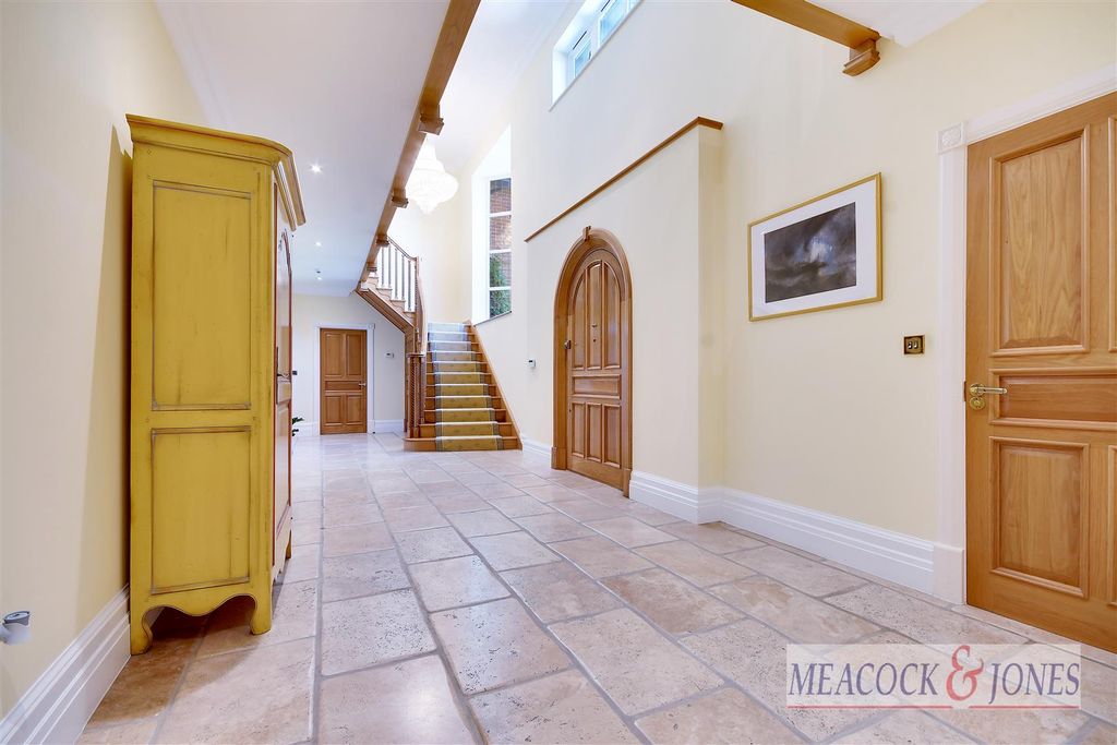 Additional image 4 of 7 bed detached house for saleHutton Mount, Brentwood CM13