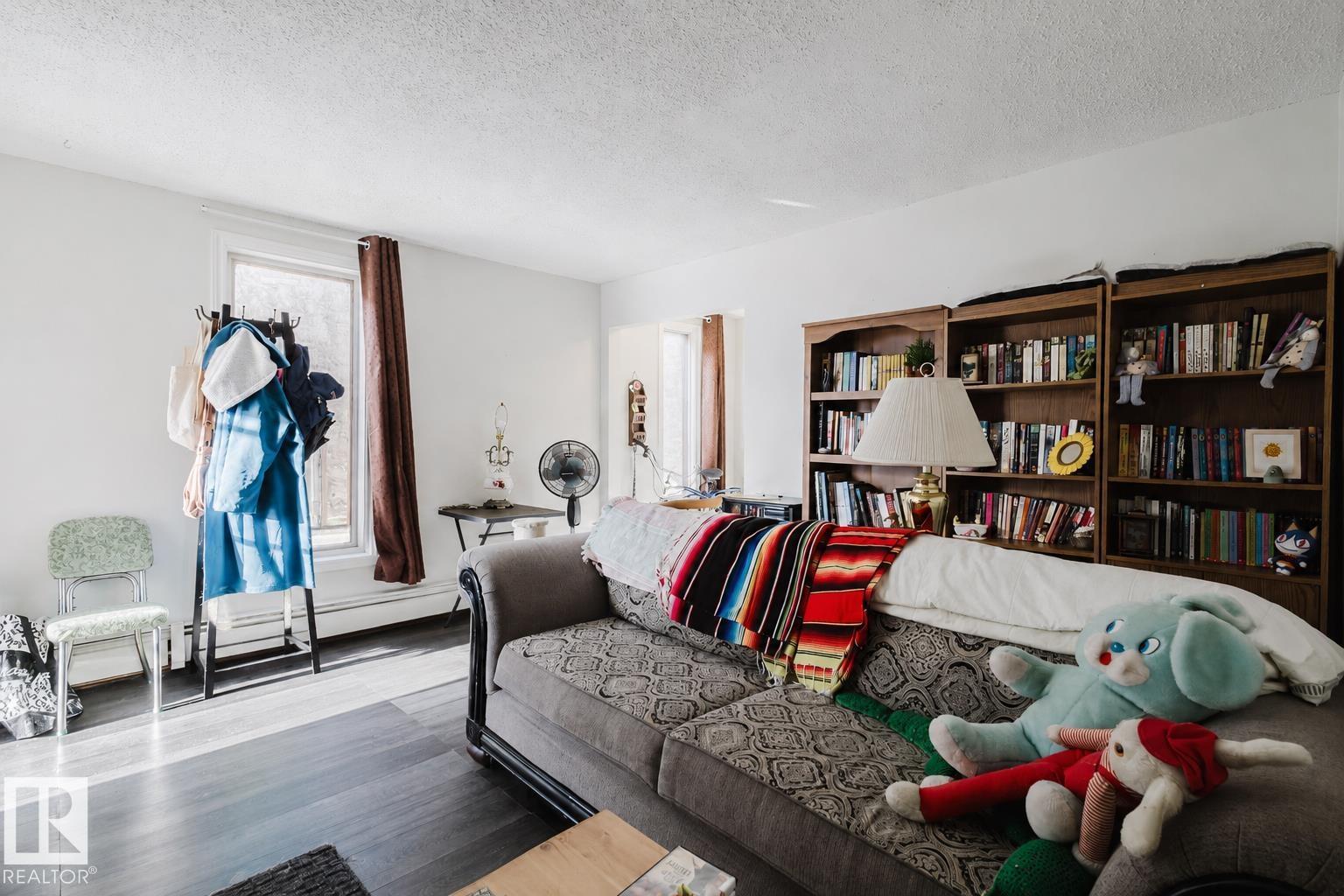 10831 80 Avenue NW, Edmonton, AB, T6E1V9 photo 5