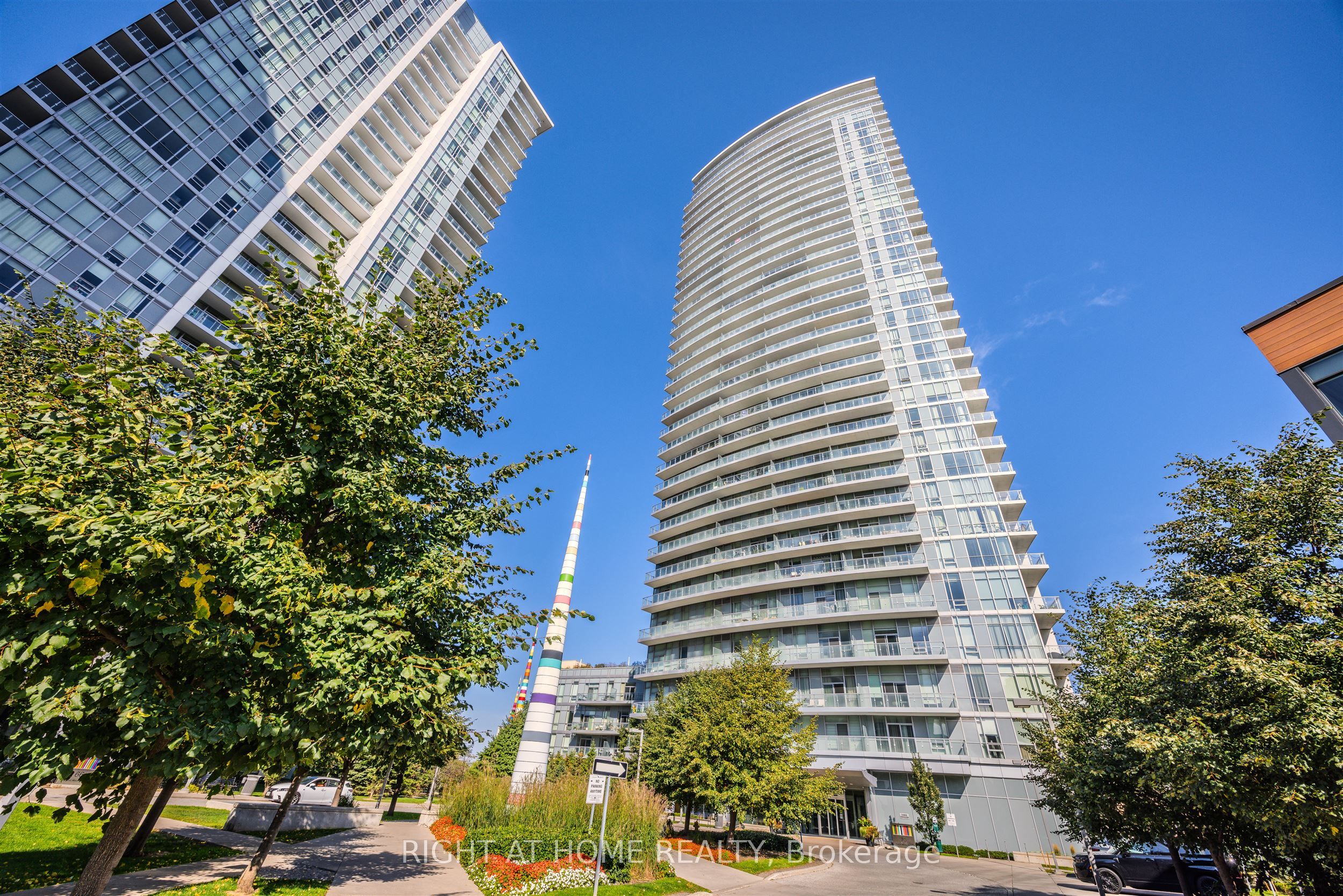206-70 Forest Manor Road, Toronto, ON, M2J 0A9