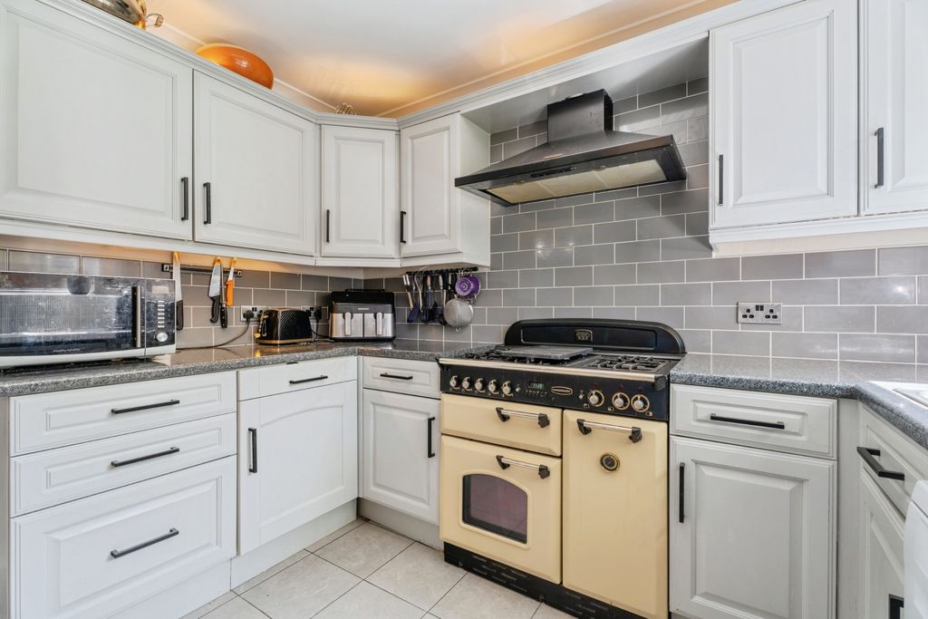 Additional image 4 of 3 bed terraced house for saleYork Close, Bury St. Edmunds IP33