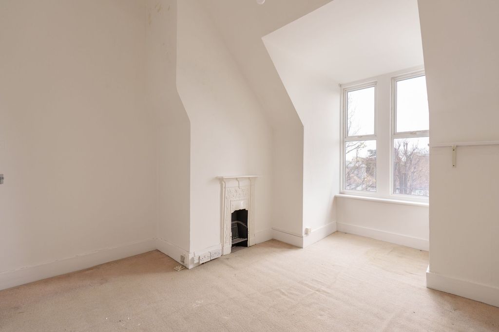 Additional image 10 of 6 bed flat to rentWilbury Crescent, Hove BN3