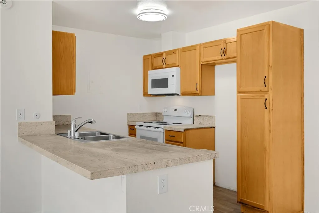 Additional image 8 of 2521 W Sunflower Avenue Unit R8, Santa Ana, CA 92704