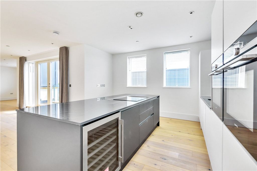 Additional image 2 of 3 bed flat to rentGranville Court, Granville Road, Bath, Somerset BA1